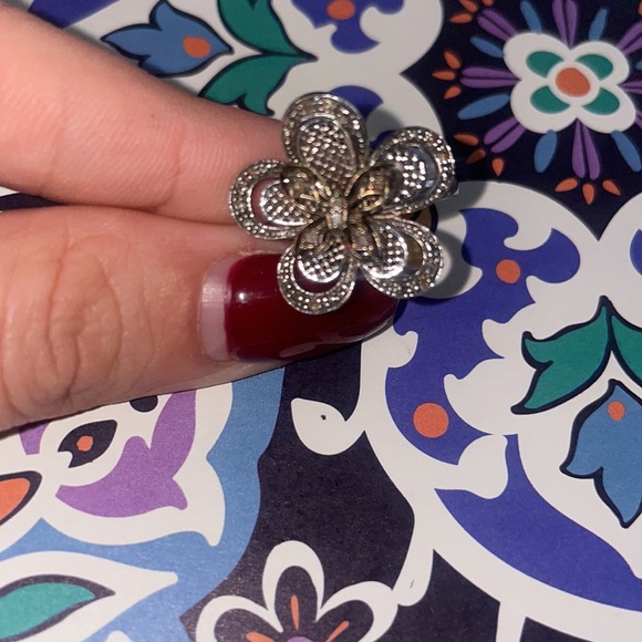 Silver flower ring - Picture 3 of 3